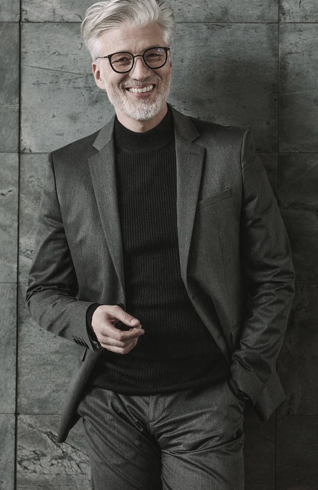 Bild: Headhunter Maschinenbau | People & Projects e.K. Ein Headhunter in einem schicken Anzug.